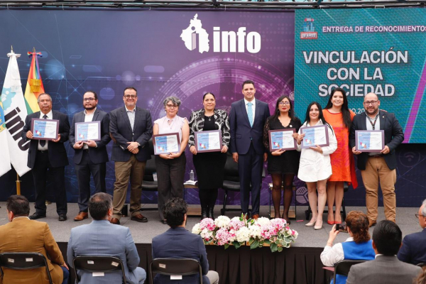 Fotografía del evento entrega de reconocimientos de vinculación