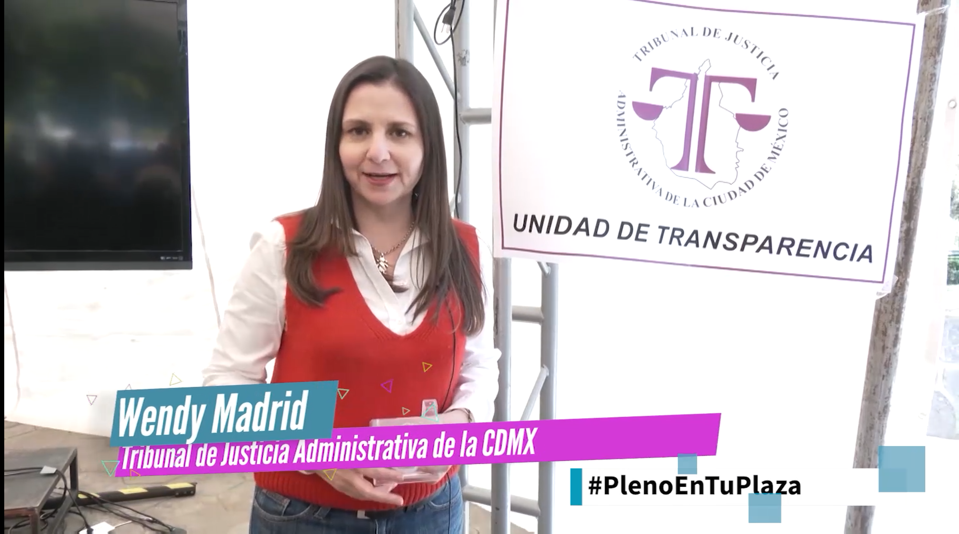 Foto de Wendy Madrid en la campaña de difusión 2022 #PlenoEnTuPlaza del INFO CDMX.