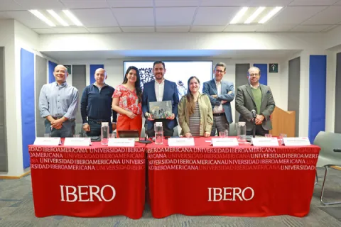 Fotografía del evento Presentación del Libro Revoluciones