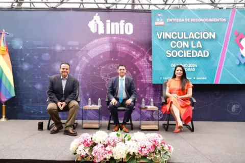 Fotografía del evento entrega de reconocimientos de vinculación