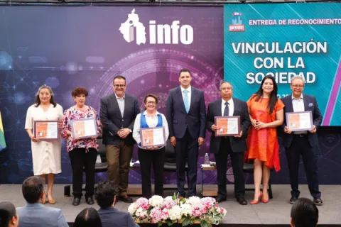 Fotografía del evento entrega de reconocimientos de vinculación