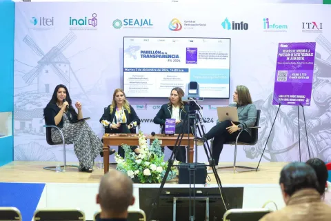 Presentación de obras editoriales del INFO CDMX en la Feria Internacional del Libro de Guadalajara 2024, con participación de comisionadas y comisionado.