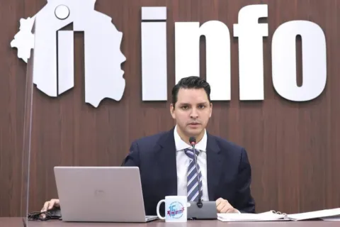 Sesión del Pleno del INFO CDMX en la que se actualiza el padrón de sujetos obligados en protección de datos personales.