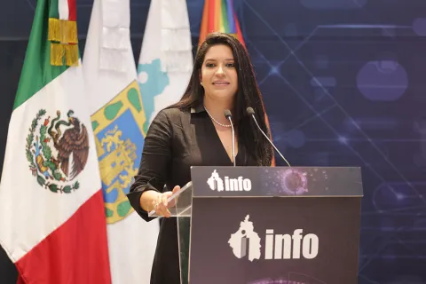 Fotografía de la Conferencia Magistral PUCCINELLI