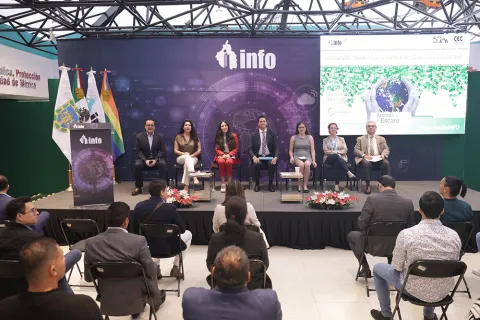 Asistentes en el foro sobre el Acuerdo de Escazú organizado por INFO CDMX.