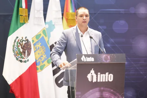 Fotografía de la Conferencia Magistral PUCCINELLI