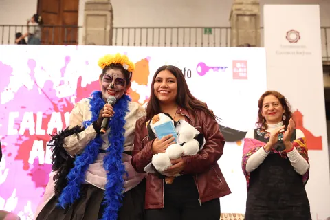 Participante del evento de Calaveritas, organizado por el equipo de Estado Abierto del INFOCDMX.