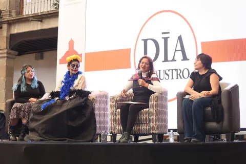Participante del evento de Calaveritas, organizado por el equipo de Estado Abierto del INFOCDMX.