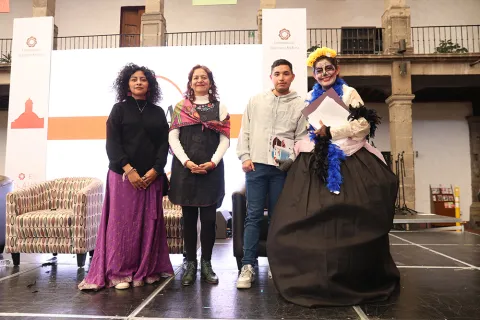 Participante del evento de Calaveritas, organizado por el equipo de Estado Abierto del INFOCDMX.