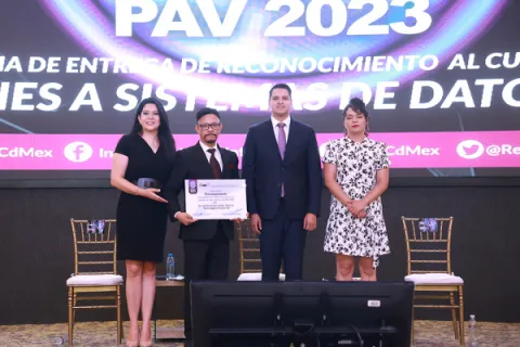 Entrega de reconocimientos del INFO CDMX a sujetos obligados por cumplimiento en verificaciones.
