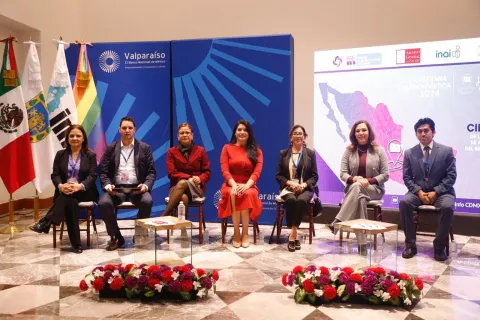 Participantes en el evento Informe de Trabajo Correspondiente a los periodos 2022-2023 y 2023-2024 de la comisionada Laura Lizette Enríquez Rodríguez.