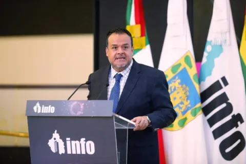 Entrega de reconocimientos del INFO CDMX a sujetos obligados por cumplimiento en verificaciones.