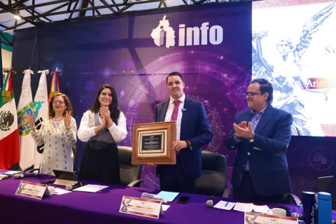 Sesión solemne en la que se reconocen las aportaciones del comisionado Arístides Rodrigo Guerrero García como integrante del INFO CDMX