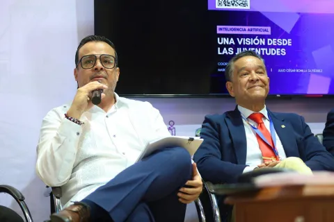 Presentación de obras editoriales del INFO CDMX en la Feria Internacional del Libro de Guadalajara 2024, con participación de comisionadas y comisionado.
