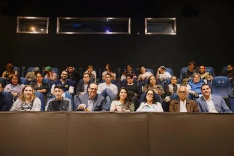 Sesión del Pleno del INFO CDMX en la Cineteca Nacional, con cine-debate sobre inteligencia artificial y protección de datos.