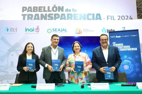 Presentación de obras editoriales del INFO CDMX en la Feria Internacional del Libro de Guadalajara 2024, con participación de comisionadas y comisionado.