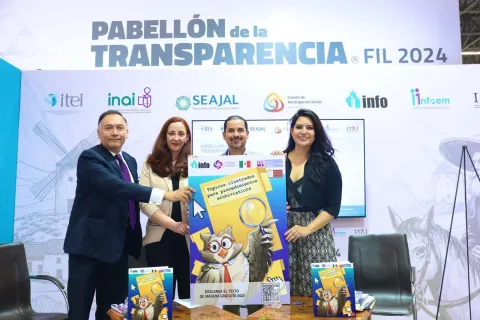Presentación de obras editoriales del INFO CDMX en la Feria Internacional del Libro de Guadalajara 2024, con participación de comisionadas y comisionado.