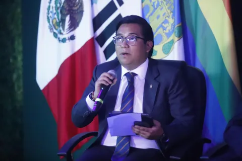 Primer foro de Parlamento Abierto sobre inteligencia artificial realizado en INFO CDMX, con participación de especialistas, estudiantes y autoridades.