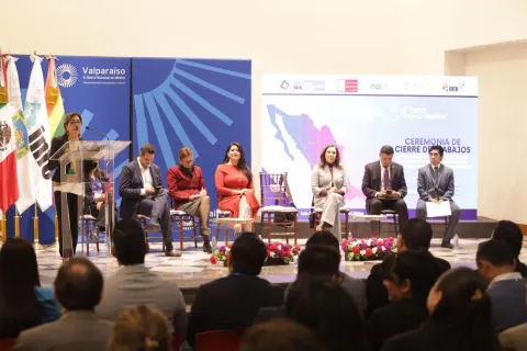 Participantes en el evento Informe de Trabajo Correspondiente a los periodos 2022-2023 y 2023-2024 de la comisionada Laura Lizette Enríquez Rodríguez.