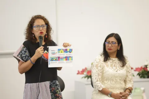 La Comisionada María del Carmen Nava Polina del INFO CDMX durante la presentación de un protocolo sobre prevención y transparencia.