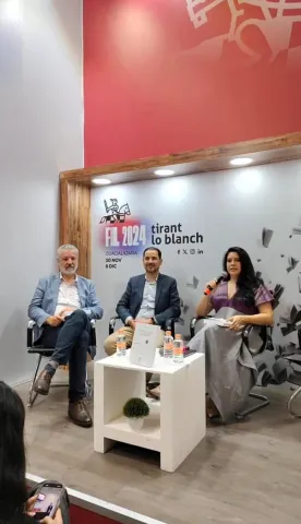 Presentación de obras editoriales del INFO CDMX en la Feria Internacional del Libro de Guadalajara 2024, con participación de comisionadas y comisionado.