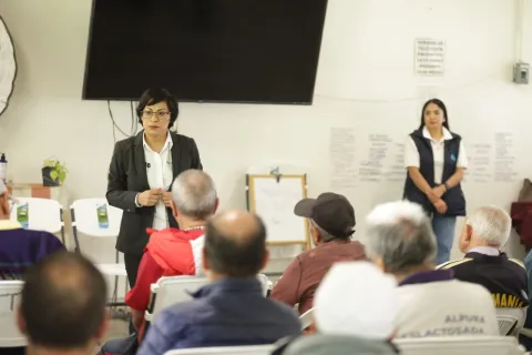 INFO CDMX imparte taller sobre protección de datos personales a personas mayores, el 6 de agosto de 2024.