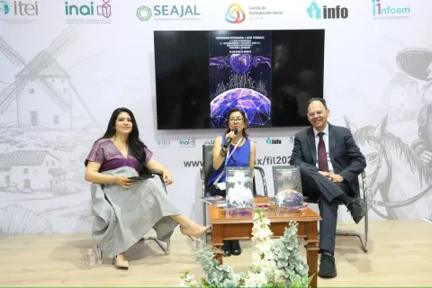 Presentación de obras editoriales del INFO CDMX en la Feria Internacional del Libro de Guadalajara 2024, con participación de comisionadas y comisionado.