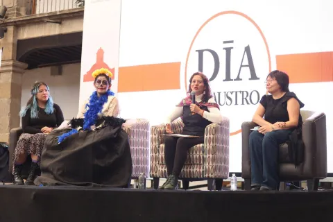 Participante del evento de Calaveritas, organizado por el equipo de Estado Abierto del INFOCDMX.
