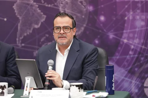 Sesión del Pleno del INFO CDMX donde se aprueba presentar iniciativa de ley sobre inteligencia artificial ante el Congreso local.