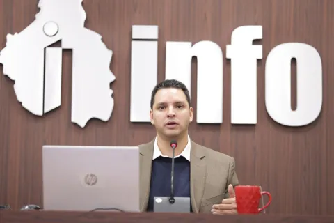 Sesión del Pleno del INFO CDMX donde se aprueba el 89 % de recursos de revisión a favor de personas solicitantes de información.