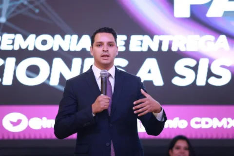 Entrega de reconocimientos del INFO CDMX a sujetos obligados por cumplimiento en verificaciones.