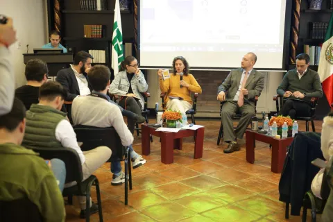 La comisionada María del Carmen Nava Polina participa en la mesa ‘Representación Abierta’ durante la Semana Global de Apertura Legislativa (GLOW) en ITAM