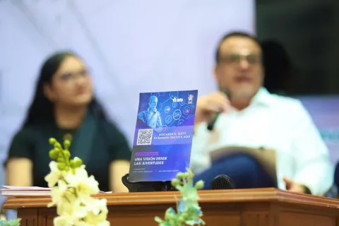 Presentación de obras editoriales del INFO CDMX en la Feria Internacional del Libro de Guadalajara 2024, con participación de comisionadas y comisionado.