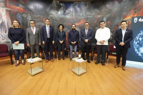 Evento en el Auditorio Benito Juárez de la Facultad de Derecho UNAM con especialistas, académicos, congresistas y autoridades reflexionando sobre inteligencia artificial.