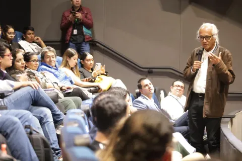 Sesión del Pleno del INFO CDMX en la Cineteca Nacional, con cine-debate sobre inteligencia artificial y protección de datos.