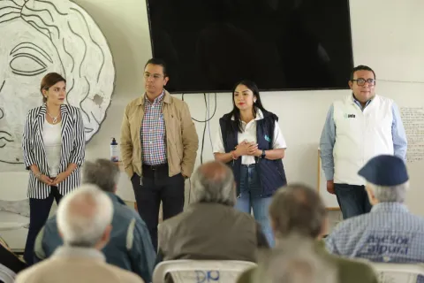 INFO CDMX imparte taller sobre protección de datos personales a personas mayores, el 6 de agosto de 2024.