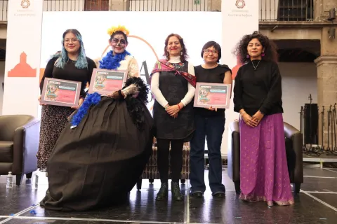 Participante del evento de Calaveritas, organizado por el equipo de Estado Abierto del INFOCDMX.