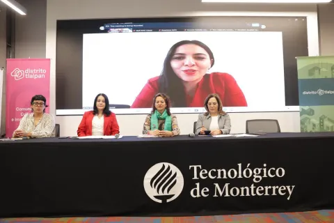 Asistentes durante la Ceremonia de Premiación del Datatón