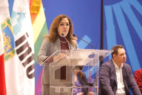 Participantes en el evento Informe de Trabajo Correspondiente a los periodos 2022-2023 y 2023-2024 de la comisionada Laura Lizette Enríquez Rodríguez.