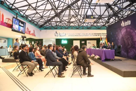 Sesión del INFO CDMX en la que Laura Enríquez Rodríguez es nombrada primera presidenta del instituto