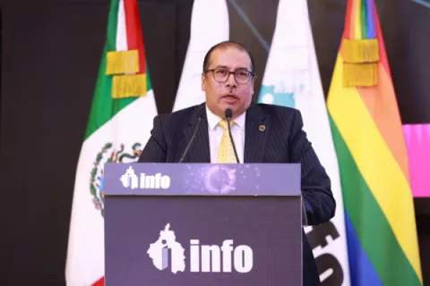 Entrega de reconocimientos del INFO CDMX a sujetos obligados por cumplimiento en verificaciones.
