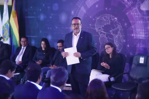 Primer foro de Parlamento Abierto sobre inteligencia artificial realizado en INFO CDMX, con participación de especialistas, estudiantes y autoridades.