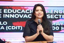 Fotografía de la comisionada Laura Lizette Enríquez Rodríguez durante el evento “JORNADA UNIVERSITARIA POR LA TRANSPARENCIA Y LA PRIVACIDAD”