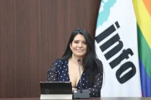 Sesión del INFO CDMX en la que se exhorta a sujetos obligados a capacitarse para responder solicitudes de información pública.